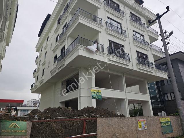 Cumhuriyet Mahallesi Cadde Üzerinde Satılık İş Yeri