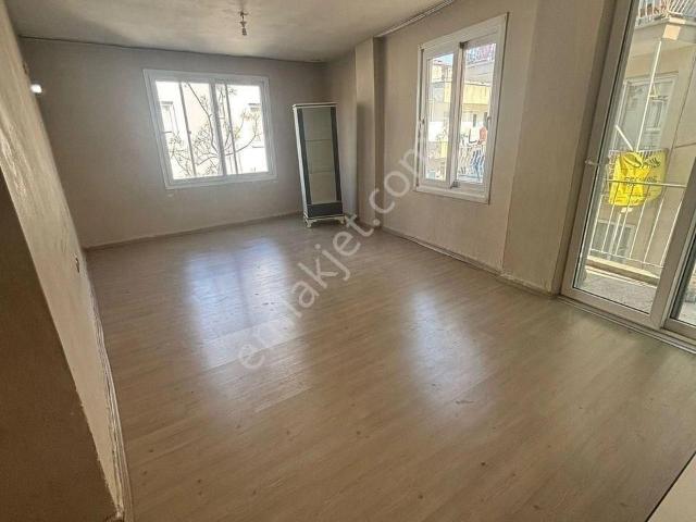 Cumhuriyet Mahallesinde 3+1 Kiralık Ara Kat Daire