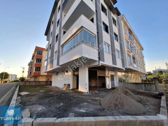 Cumhuriyet Mahallesinde Ayzek Otel Yanında Kiralık Dükkan