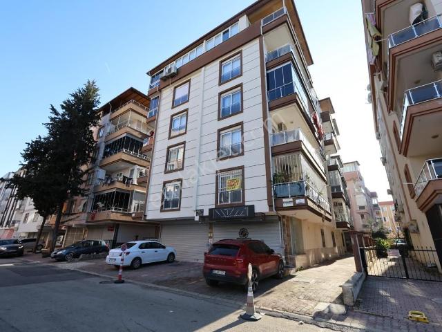 Cumhuriyet Mahallesi'nde Giriş Kat 2+1 Açık Otoparklı Daire