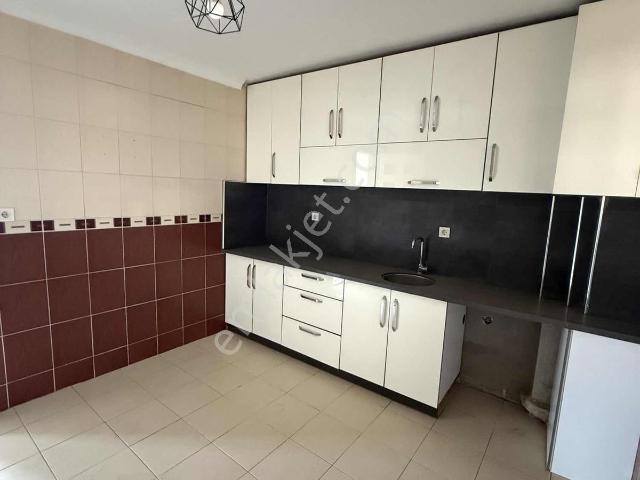 Cumhuriyet Mahallesinde Kiralık 2+1 Daire