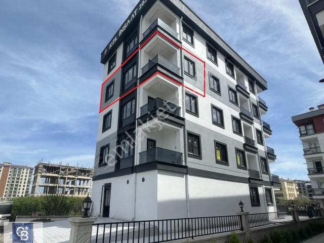 Cumhuriyet Mahallesinde Ön Cephe Satılık 1+1