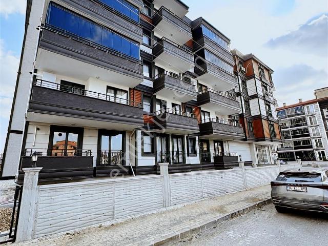 Cumhuriyet Mahallesinde Sıfır Kiralık 2+1 Daire Vira Gayrimenkul