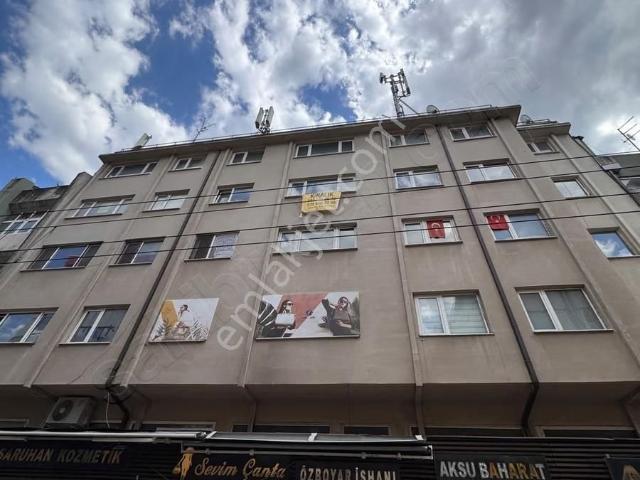 Cumhuriyet Caddesi'nde Prestijli Konumda Kiralık 1+1 Ofis!