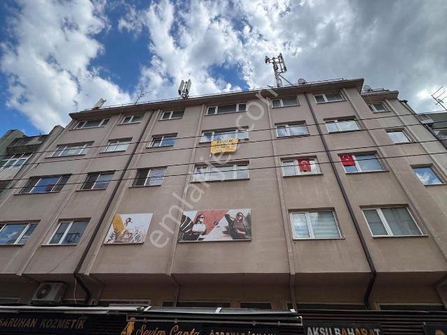 Cumhuriyet Caddesi'nde Prestijli Konumda Kiralık 1+1 Ofis!
