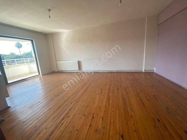 Cumhuriyetde Kiralık 3+1 Ara Kat