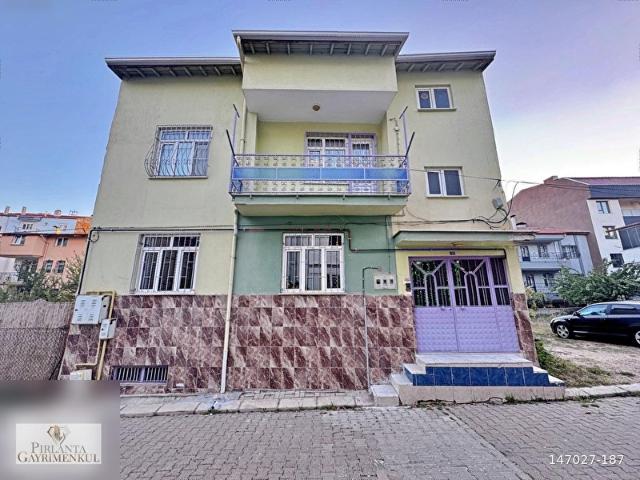 Cumhuriyette 2 katlı Müstakil Ev
