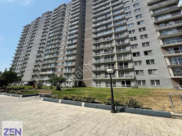 Cumhuriyet'te Site İçinde Havuzlu Otoparklı 2+1 Satılık Daire