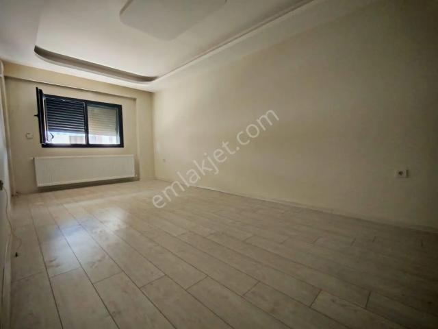 Cüneytbey'de Merkezi Konumda 2+1 Kiralık Daire 90m²