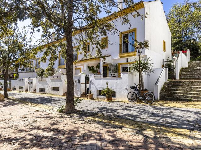 Cuatro dormitorios, tres plantas y espacio suficiente para q. 185m² Estepona