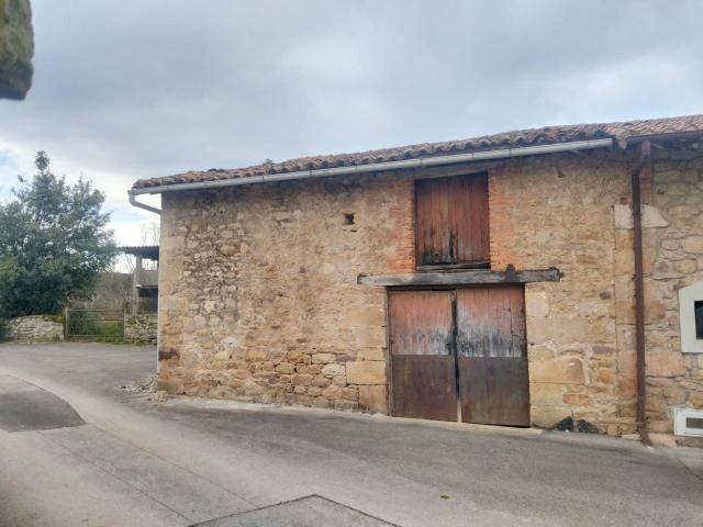 Cuadra y finca para reformar en Ibio Mazcuerras