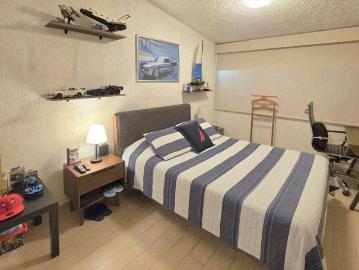 Cuarto amplio con walking closet y baño privado con tina