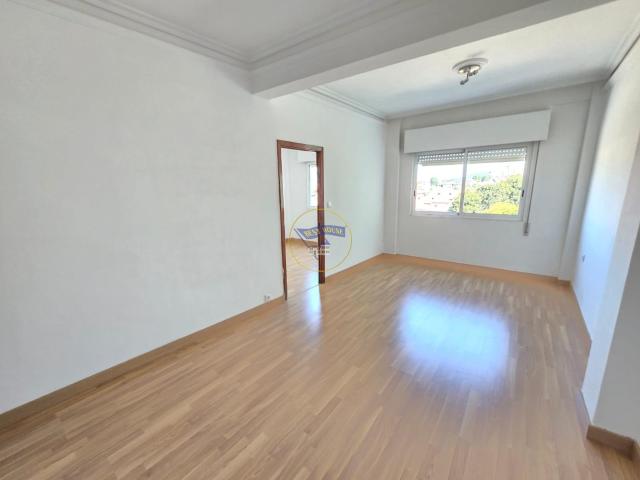 CUARTO SIN ASCENSOR. APARTAMENTO REFORMADO AL FINAL DE TRAVESÍA DE VIGO