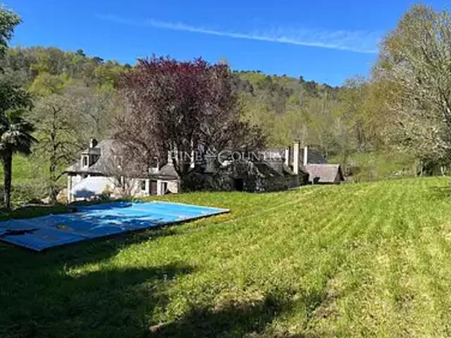 Cublac 19520 Achat / Vente maison 8 pièces t8 piscine