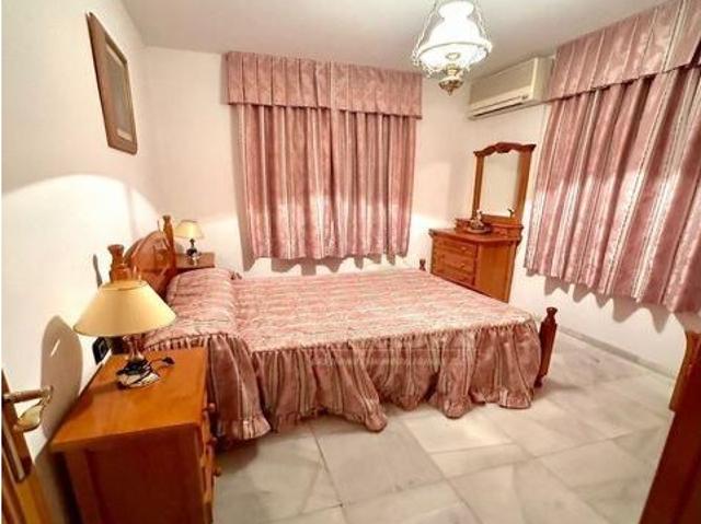 CUEVAS BAJAS Parcela de 3.000m2 con casa en 2 plantas con 80 m/cada una. Piscina y salon campero
