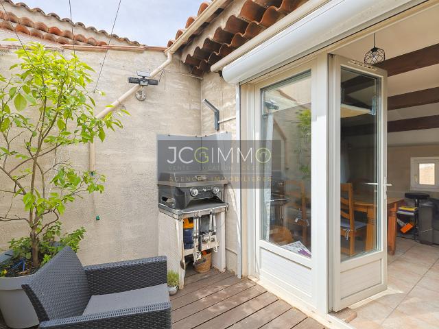 CUERS CENTRE VILLE: Appartement DUPLEX T3 de 73 m2 CAVE de 7 M2