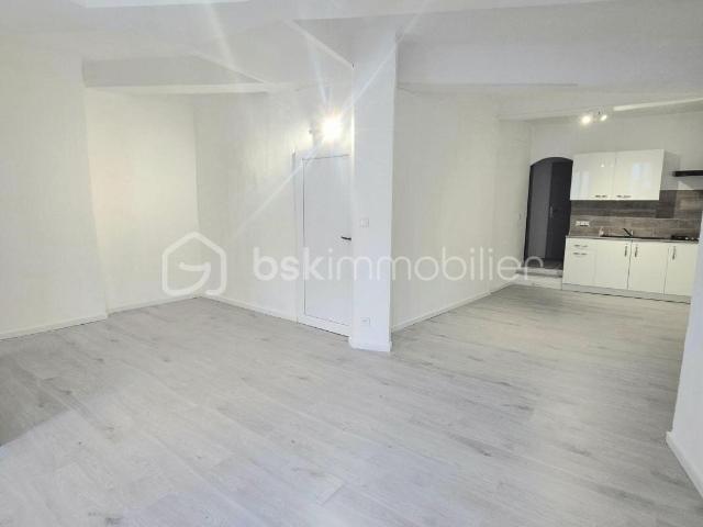 CUERS Grand T3 65 m² Aucun travaux