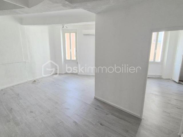 CUERS Grand T3 65 m² Aucun travaux