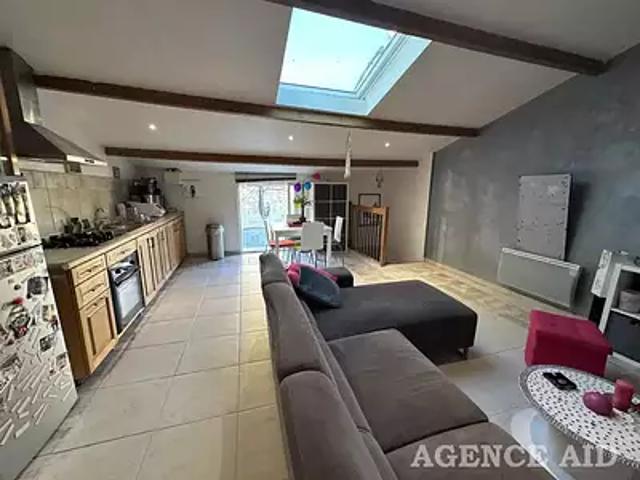 Cuges les Pins 13780 Achat / Vente appartement 2 pièces t2 au dernier étage