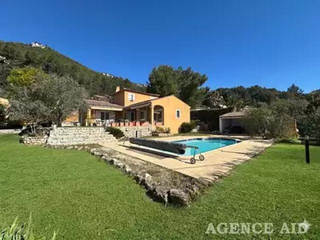 Cuges les Pins 13780 Achat / Vente maison 6 pièces t6 piscine