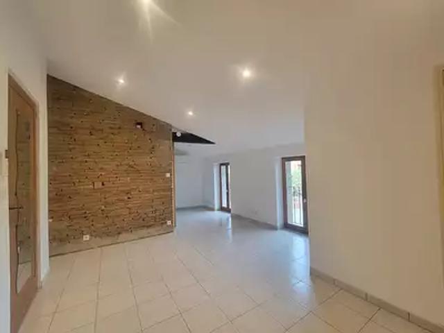 Cugnaux 31270 Location appartement 2 pièces t2 au dernier étage