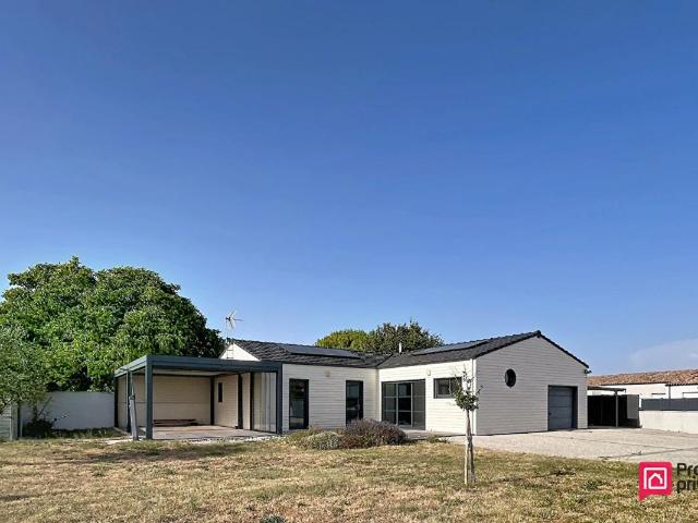 Cugné proximité La Jarrie et St Christophe Plain pied 3 chambres 810 m² de terrain