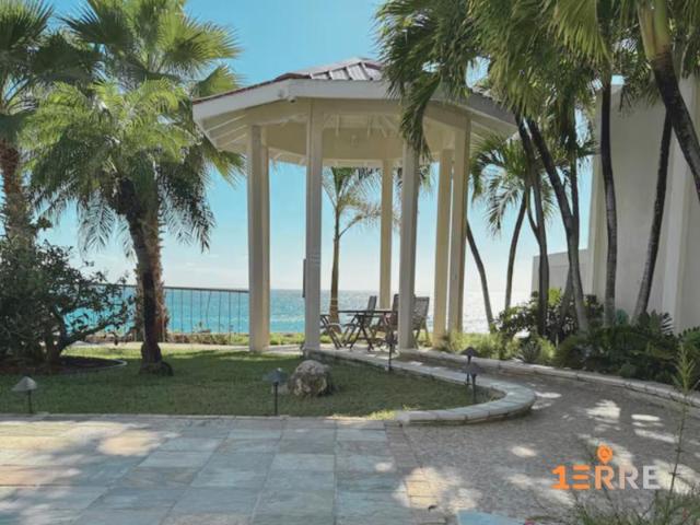 Cupecoy Beach Partie Hollandaise Condo 2 chambres en bord