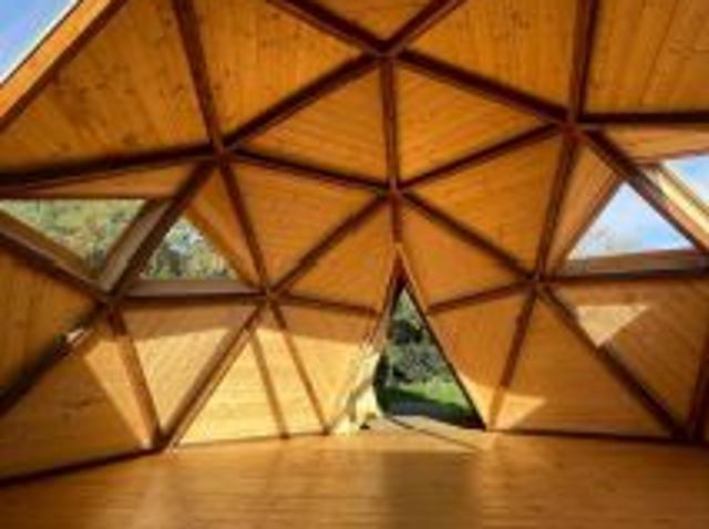 Cupola Geodetica nel verde
