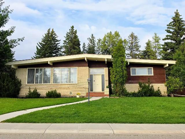 Custom Built Home in Prestigious Lansdowne with ravine facing view