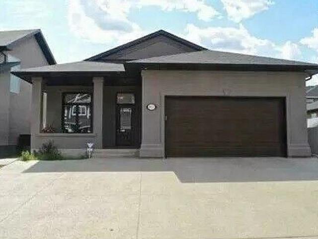 Custom Stylish Executive Bungalow In Heart Of Harbour Landing