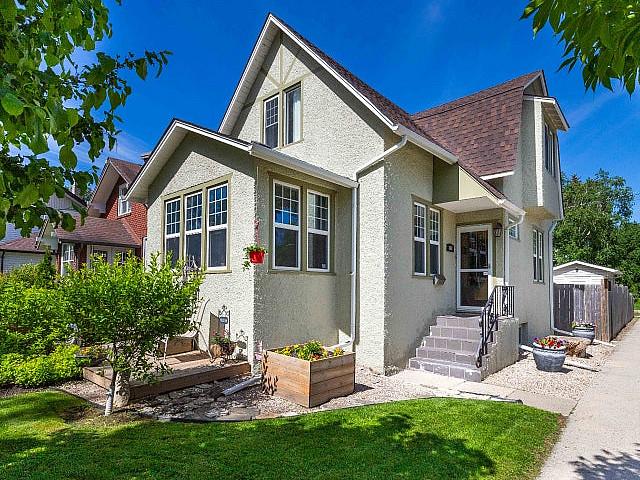Cute N Cozy 2bdrm Character Home On A Highly Sought after Street