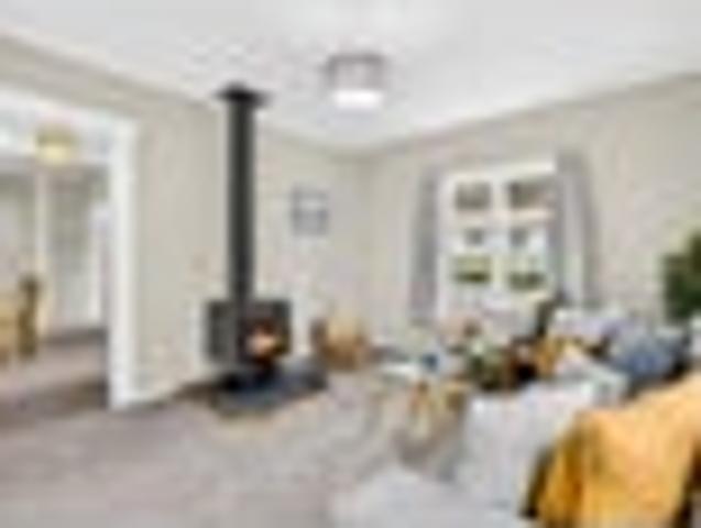 Cute and Cosy with a Rural Backdrop