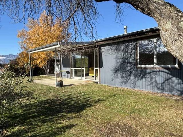 Cute and Cosy 3 Bed Home in Albert Town