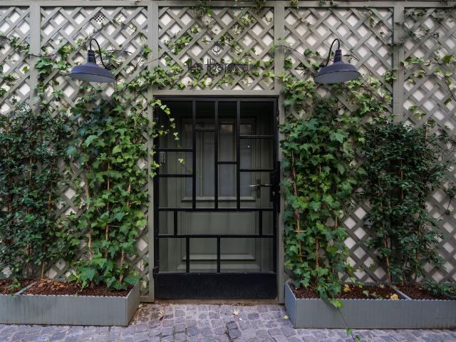 Cute & charming triplex in Paris, Paris Amsterdam Apartments for Rent