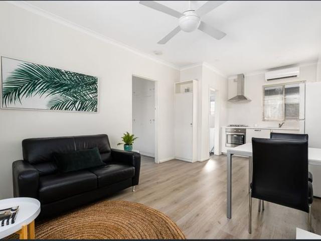 Cute Fully Furnished apartment on City Fringe