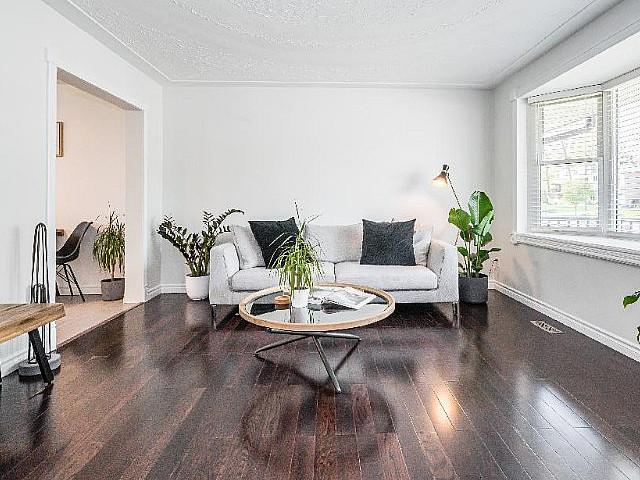 Cute & Quant Freehold Semi In Family Neighbourhood Of Kitchener!