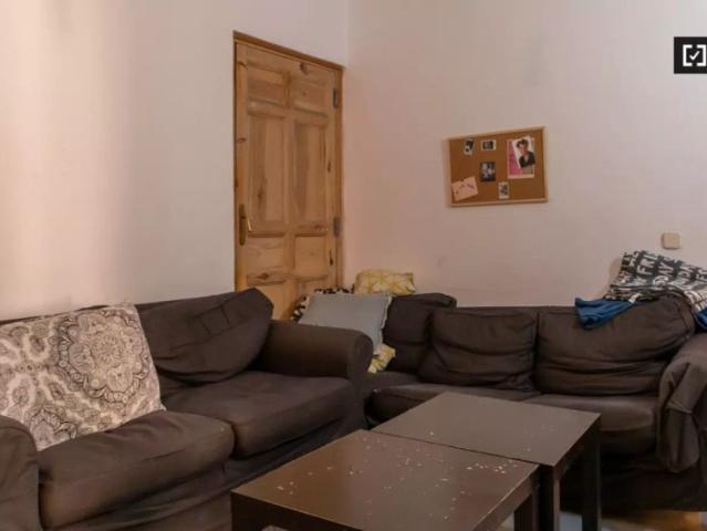 Cute room for rent in 7 bedroom apartment in Malasaña