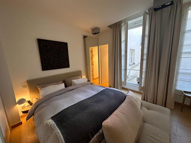Cute suite in vibrant neighbourhood, Paris Amsterdam Apartments for Rent