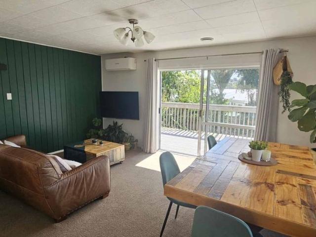 Cute 2 Bedroom Home in Beautiful Stanmore Bay