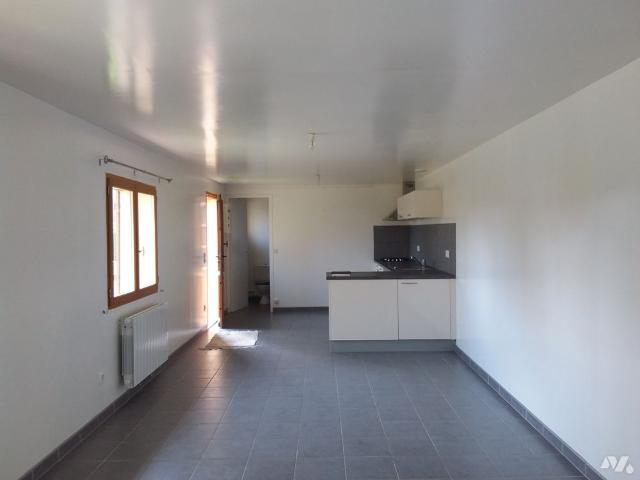 CUY SAINT FIACRE, en centre village, 16 rue Roger CRESSENT, maison de plain pied avec terrain et