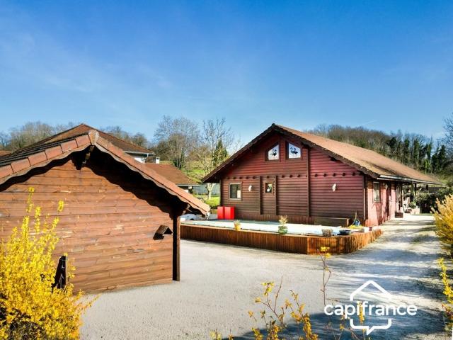 01300 CUZIEU.MAISON BOIS MASSIF TYPE CHALET, 146 m2,PLAIN PIED,7 PIECES, 2 CH, TERRASSE, GARAGE,PISCINE, TERRAIN 1100 M2