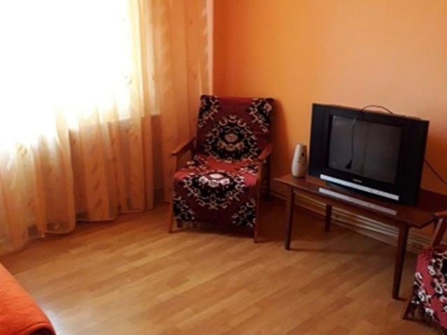 cv 44 Chirie V.Tepes, apartament 2 camere decomandat, etaj III