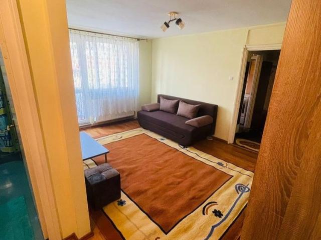 cv 80 chirie Bd.Independentei, apartament 2 camere, etaj III