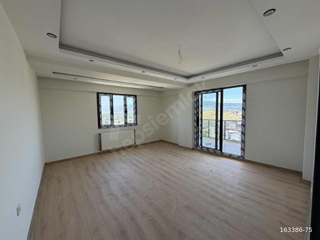 CY GAYRİMENKULDEN 2+1 KAPALI MUTFAK SIFIR DAİRE