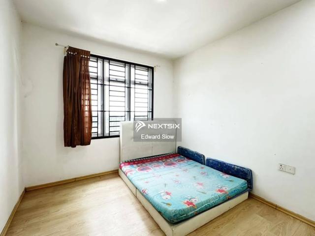 Cyber City Apartment 2 516sf, 3rd floor Bumi Lot well renovated with build in furnished move in condition 1 parking lot