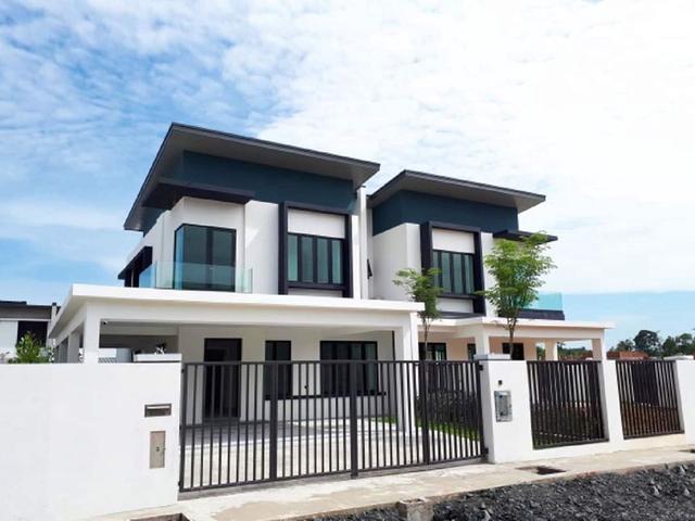 Cyberjaya Garden Home 30x88 Facing Garden Unit