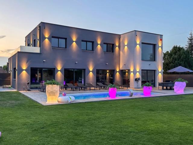 Cysoing QUENNAUMONT Maison à vendre 7 pièces 386m² 5 chambres Spa Piscine Poolhouse Garage
