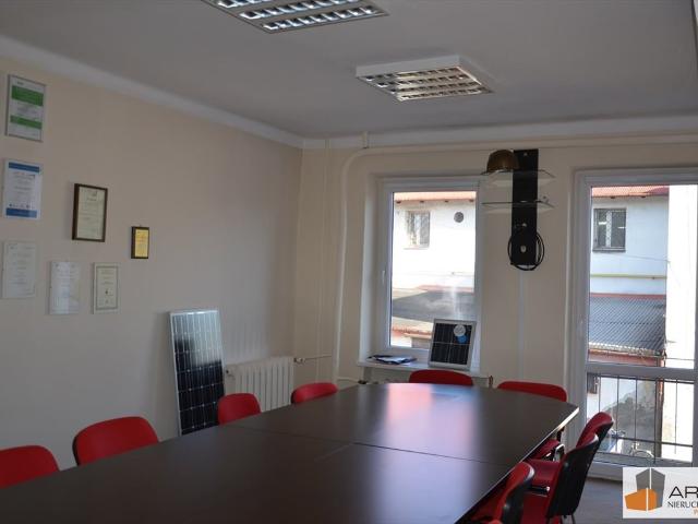 Przestronny obiekt biurowo magazynowy 542 m² w Częstochowie