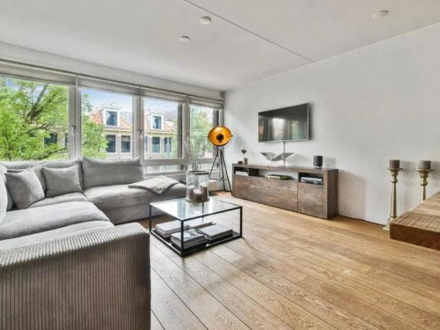 Czaar Peterstraat 103 F