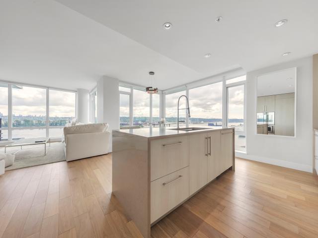 D605 Luxury Living Elevated: Spectacular Panoramic Views at The Peninsula, Port Royal